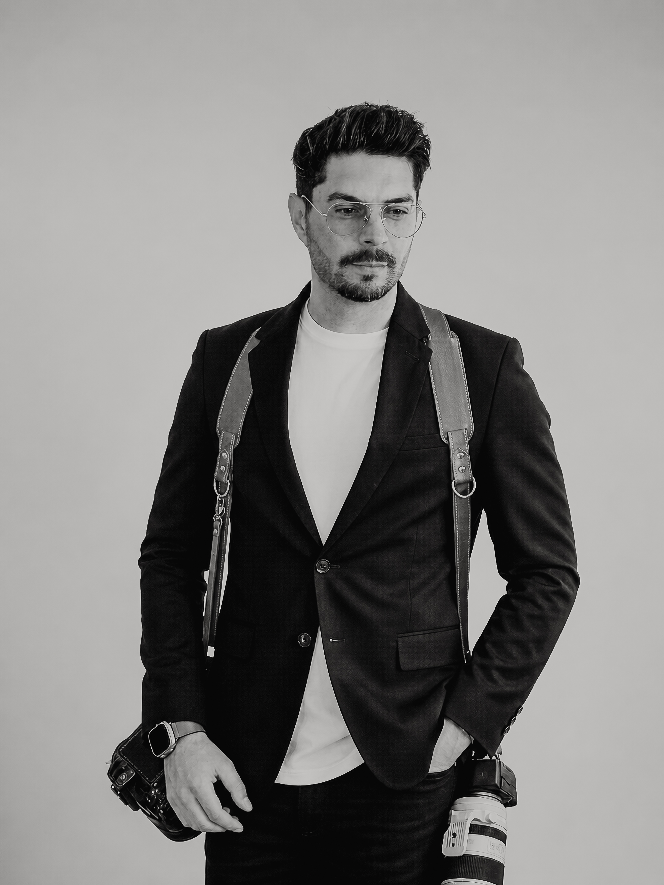 Alex Claudio photographing a wedding